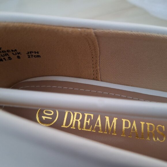 Size 10 white 2.5" pumps - Picture 2 of 4